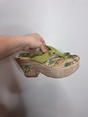 Y2K Skechers Cali Heeled Chunky Sandals 8 Tropical Indie Flip Flop Wedge Beachy